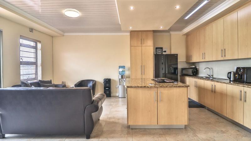 2 Bedroom Property for Sale in Cravenby Western Cape